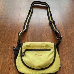Sherpani crossbody/shoulder bag in spring green